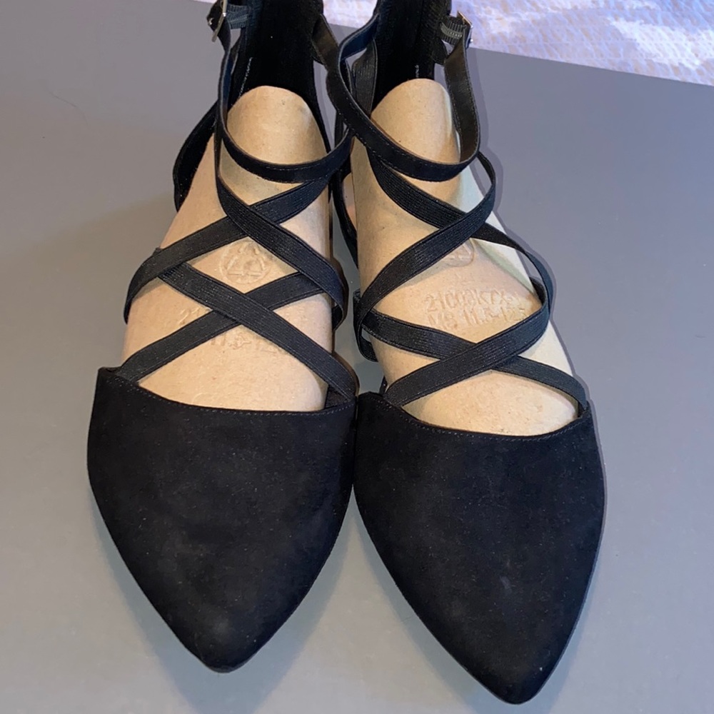 Torrid elastic strap flat black 13w NWOT